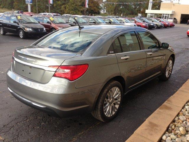 2012 Chrysler 200 SLT 25