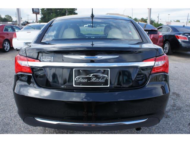 2012 Chrysler 200 LS Flex Fuel 4x4 This Is One Of Our Best Bargains