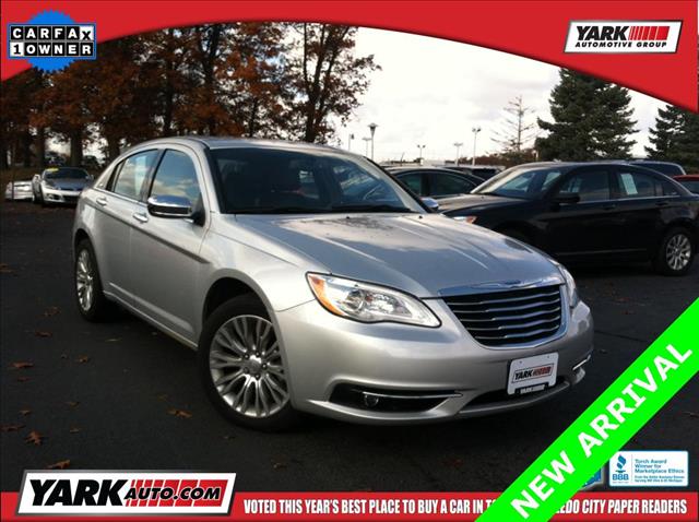 2012 Chrysler 200 SLT 25