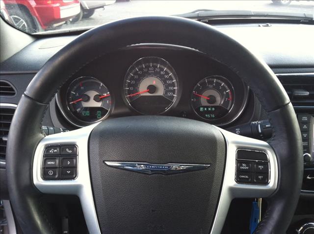 2012 Chrysler 200 SLT 25