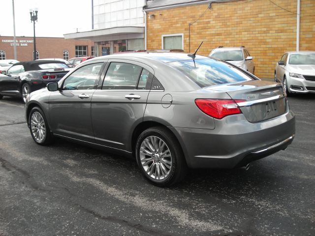 2012 Chrysler 200 SLT 25