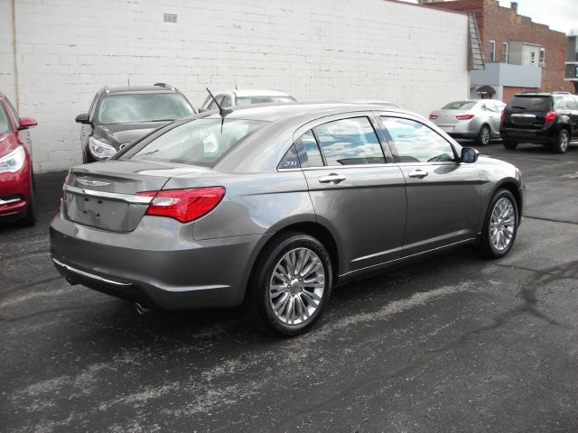 2012 Chrysler 200 SLT 25