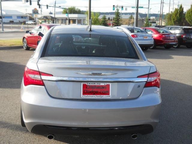 2013 Chrysler 200 SLT 25