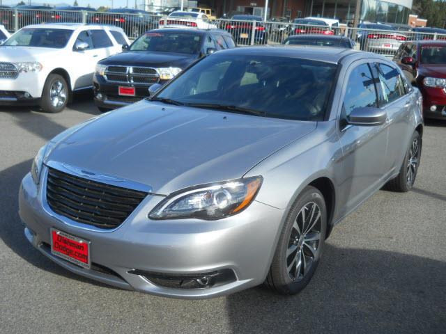 2013 Chrysler 200 SLT 25