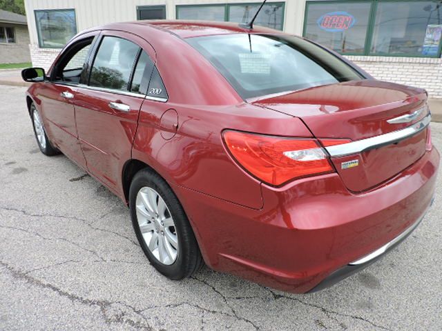 2013 Chrysler 200 Flat-bed 2WD