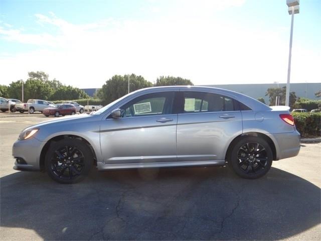 2014 Chrysler 200 4dr Sdn Auto