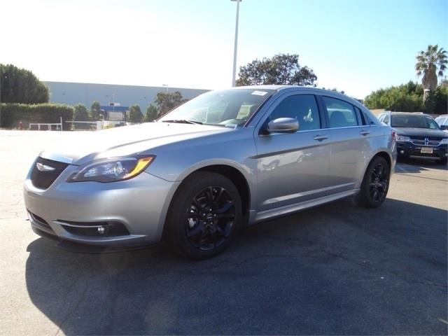 2014 Chrysler 200 4dr Sdn Auto