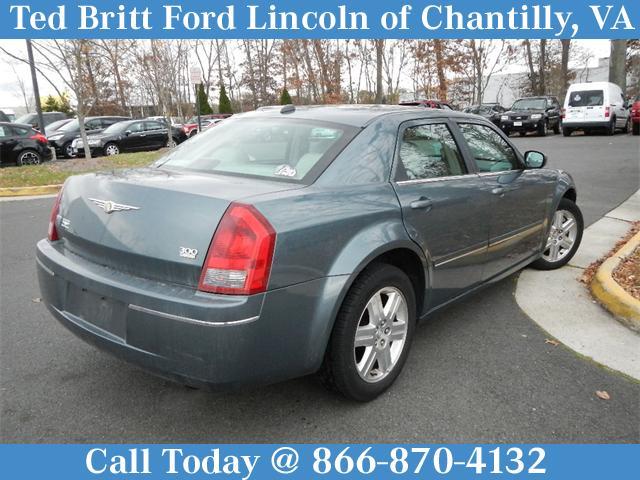 2005 Chrysler 300 SLT 25