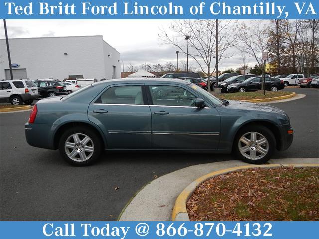 2005 Chrysler 300 SLT 25