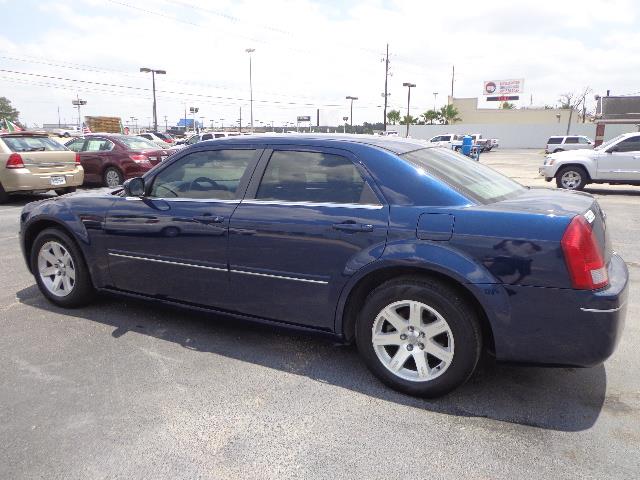 2005 Chrysler 300 LS Pickup 2D 8 Ft