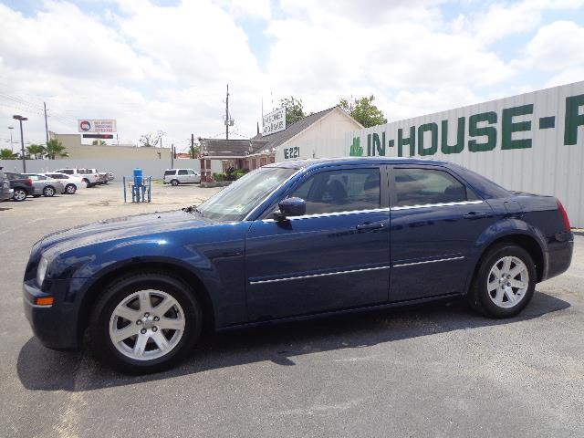2005 Chrysler 300 LS Pickup 2D 8 Ft