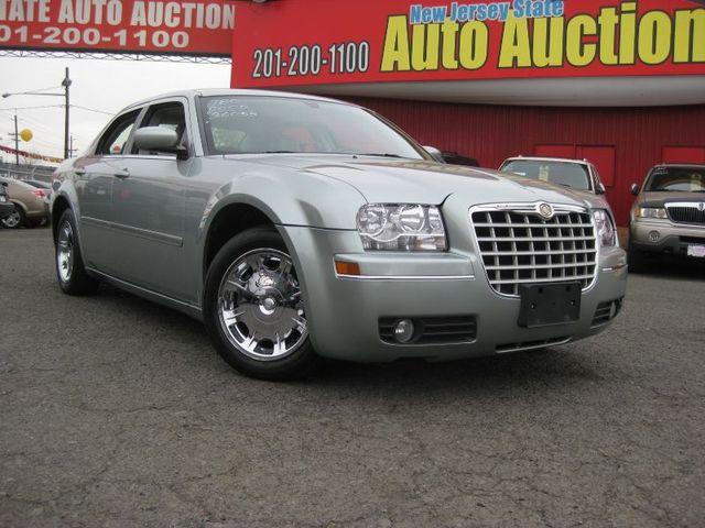 2005 Chrysler 300 Ext Cab 125.9 WB