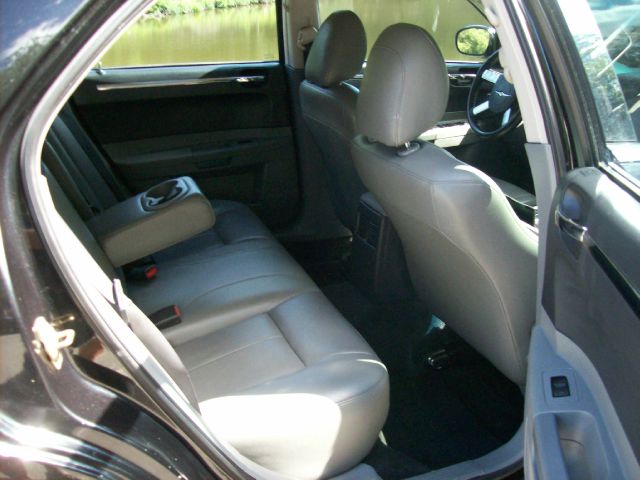 2005 Chrysler 300 SLT 25