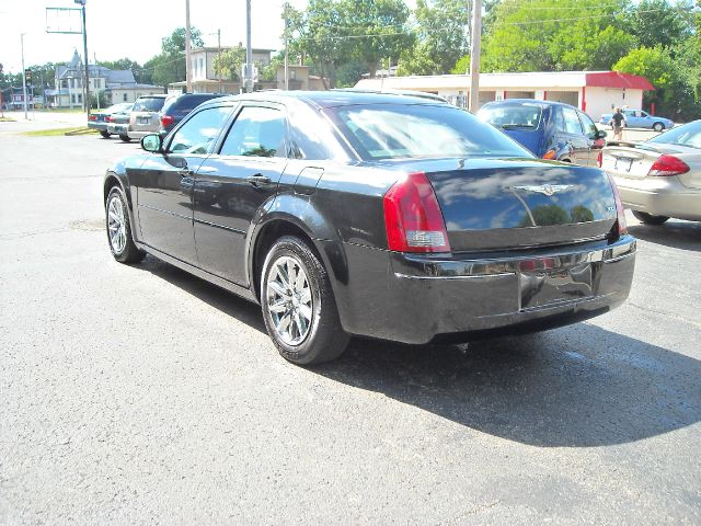 2005 Chrysler 300 Base