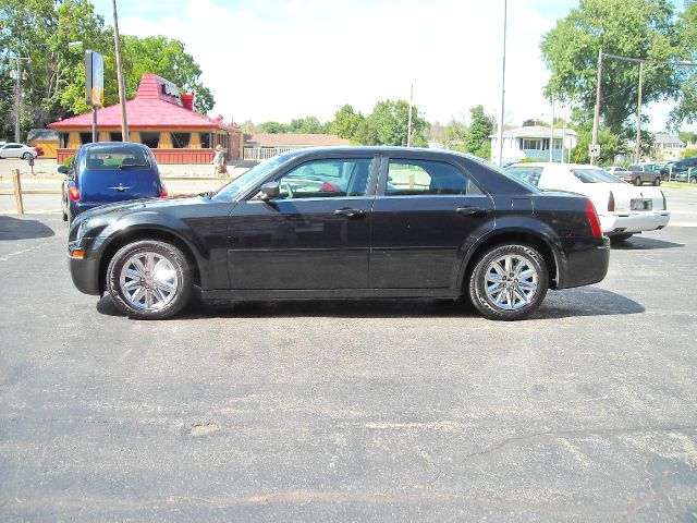 2005 Chrysler 300 Base