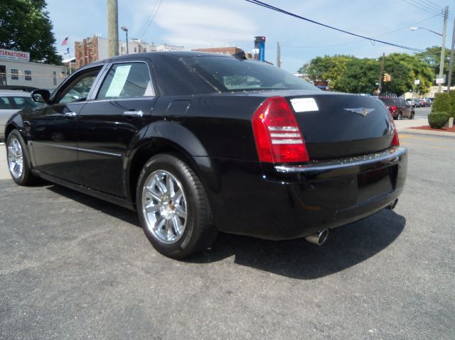2005 Chrysler 300 Crew Cab 156 Inch XLT 4WD 4x4 Truck