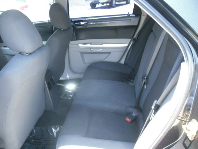 2005 Chrysler 300 Base