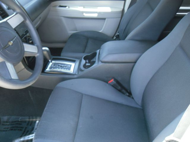 2005 Chrysler 300 Base