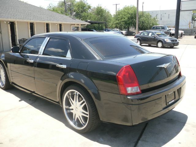 2005 Chrysler 300 Base