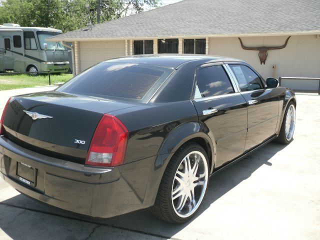 2005 Chrysler 300 Base