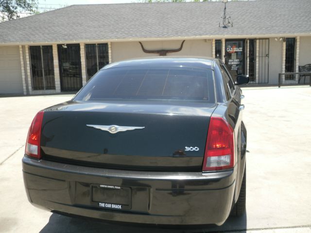 2005 Chrysler 300 Base