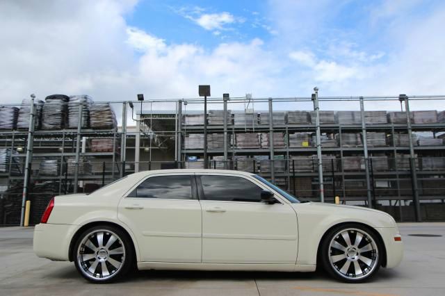 2005 Chrysler 300 Base