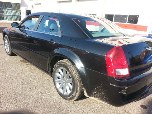 2005 Chrysler 300 Base
