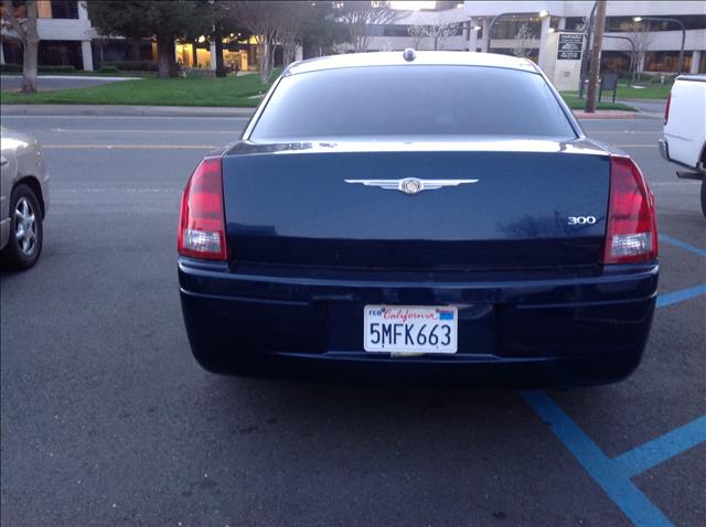 2005 Chrysler 300 Base