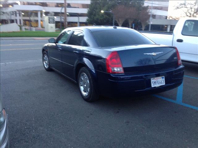 2005 Chrysler 300 Base