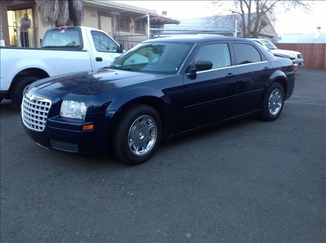2005 Chrysler 300 Base
