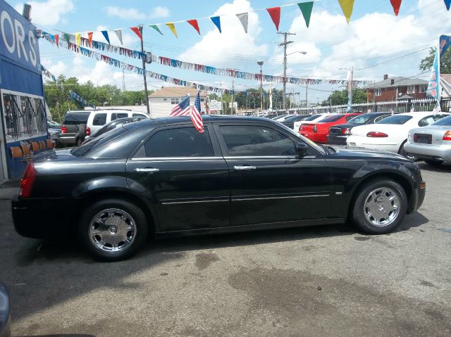 2005 Chrysler 300 SLT 25
