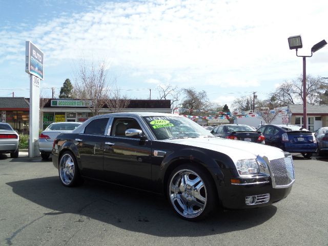 2005 Chrysler 300 SLT 25