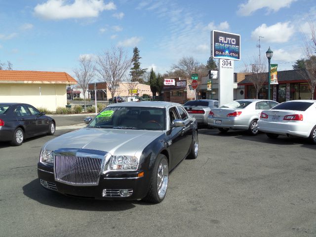 2005 Chrysler 300 SLT 25