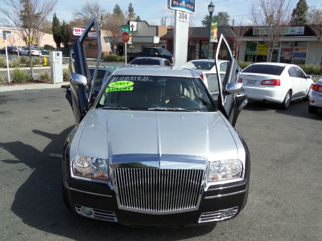 2005 Chrysler 300 SLT 25