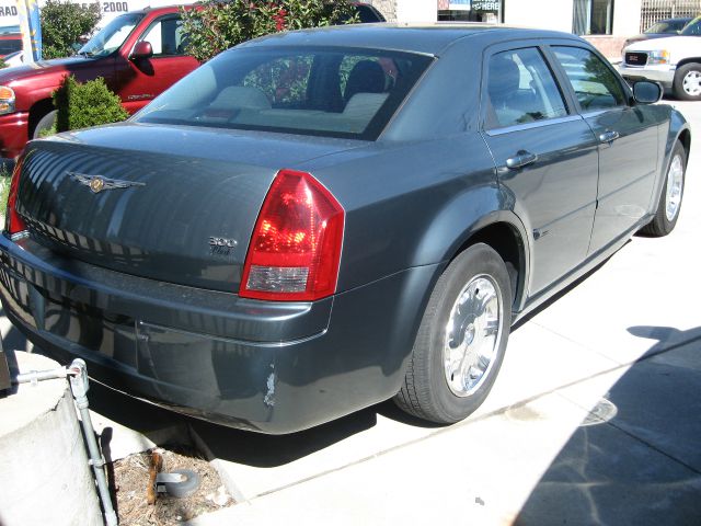 2005 Chrysler 300 Base