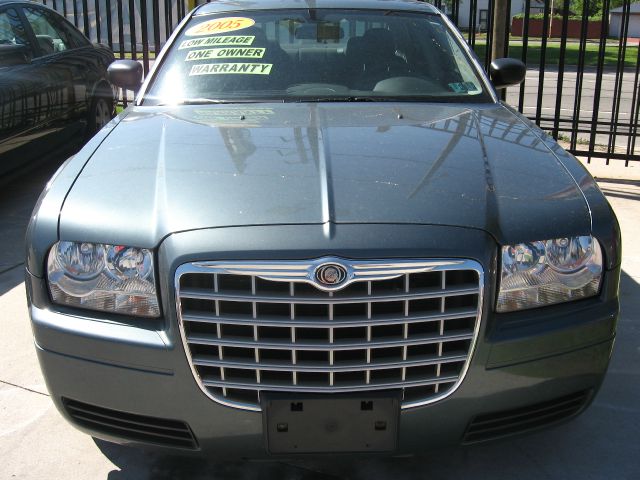 2005 Chrysler 300 Base