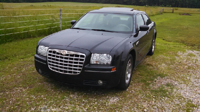 2005 Chrysler 300 LS Flex Fuel 4x4 This Is One Of Our Best Bargains