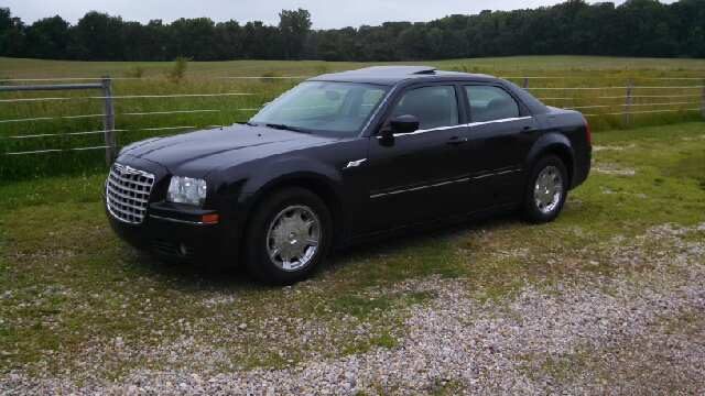 2005 Chrysler 300 LS Flex Fuel 4x4 This Is One Of Our Best Bargains