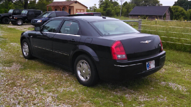 2005 Chrysler 300 LS Flex Fuel 4x4 This Is One Of Our Best Bargains