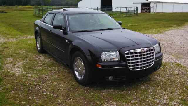 2005 Chrysler 300 LS Flex Fuel 4x4 This Is One Of Our Best Bargains