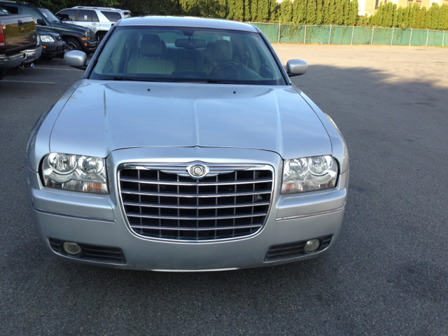 2005 Chrysler 300 SLT 25