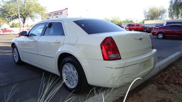 2005 Chrysler 300 SLT 25
