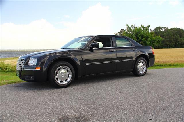2005 Chrysler 300 Unknown