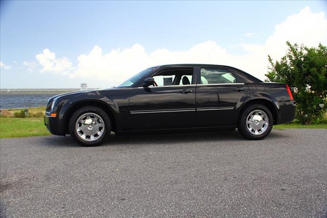 2005 Chrysler 300 Unknown