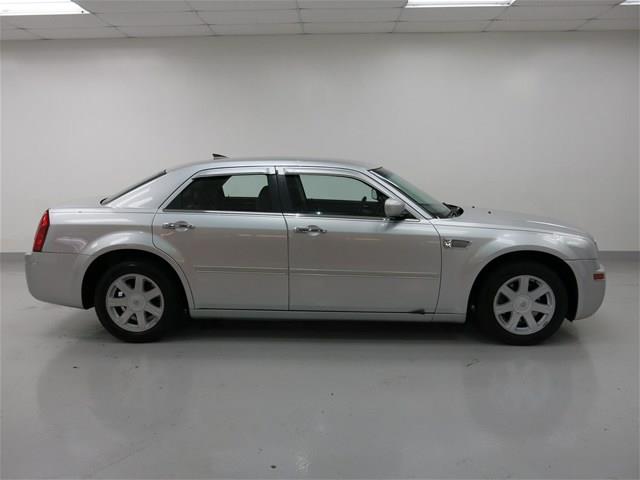 2005 Chrysler 300 2500 Extended