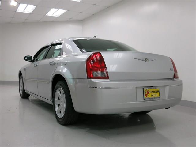 2005 Chrysler 300 2500 Extended