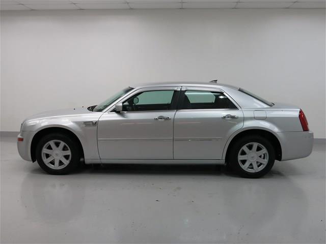 2005 Chrysler 300 2500 Extended
