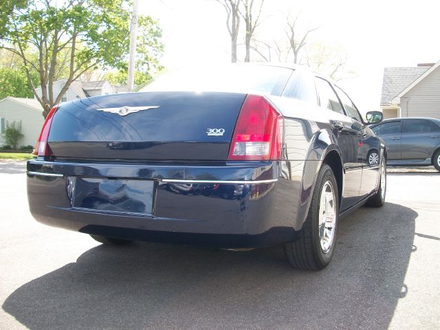 2005 Chrysler 300 SLT 25