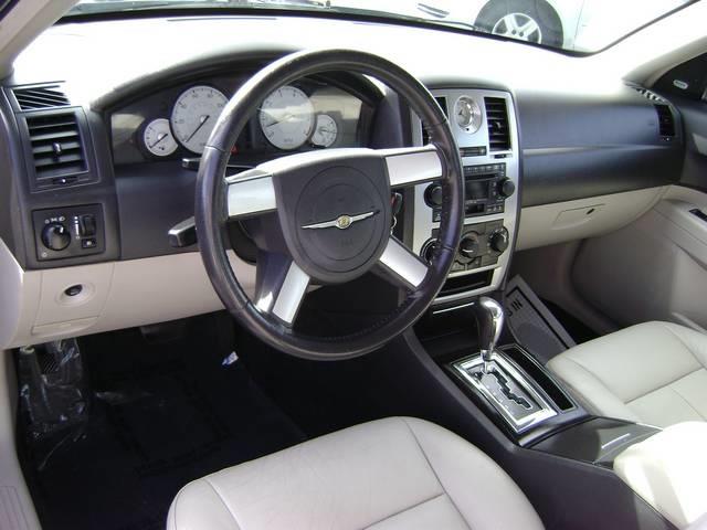 2005 Chrysler 300 SLT 25
