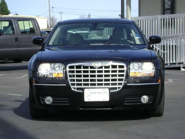 2005 Chrysler 300 SLT 25